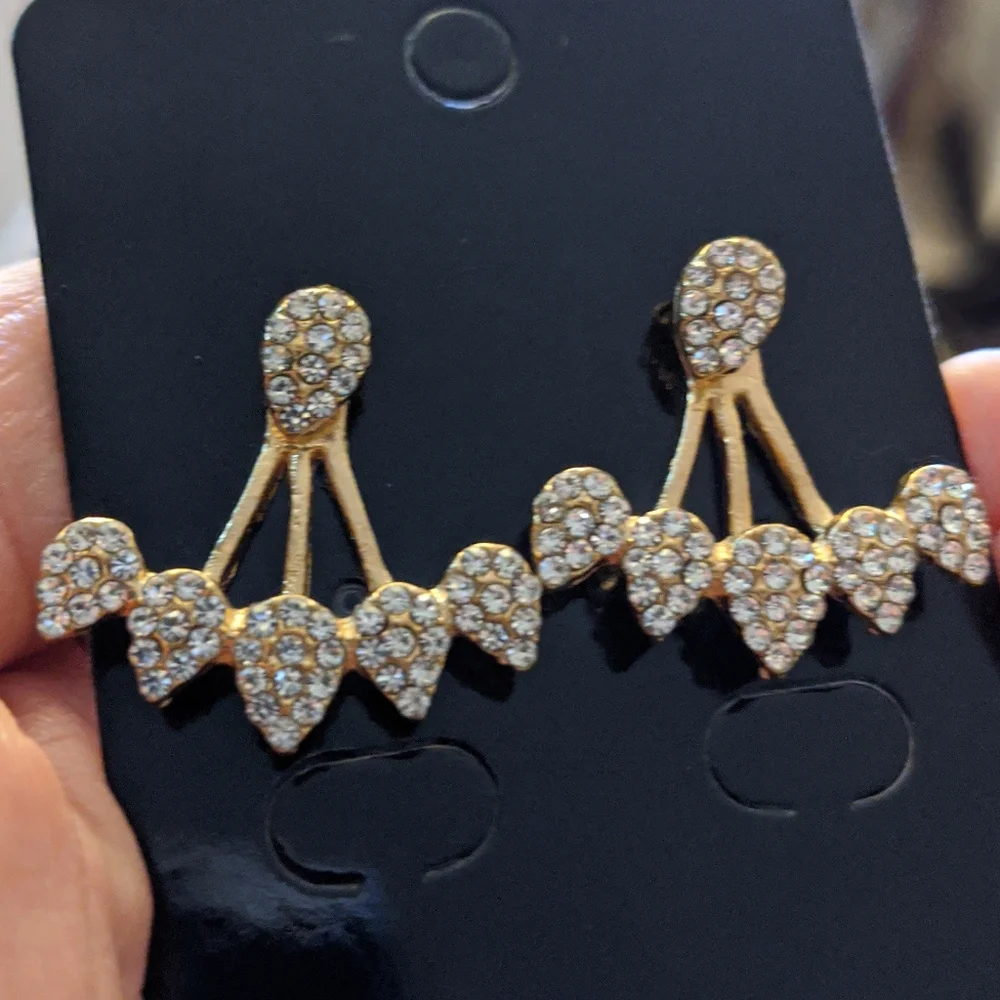 SOLD SOLD SOLD Vintage Gold Tone Rhinestone Hanger Earrings - Picture 4 of 11